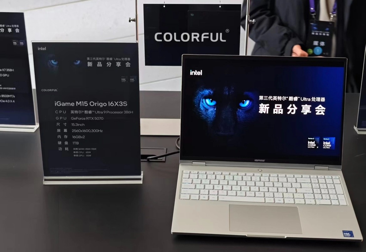 Ноутбук iGame M15 Origo с процессором Intel Core Ultra 9 386H и экраном 300 Гц